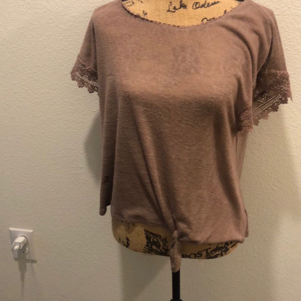 Eyeshadow brown tee
